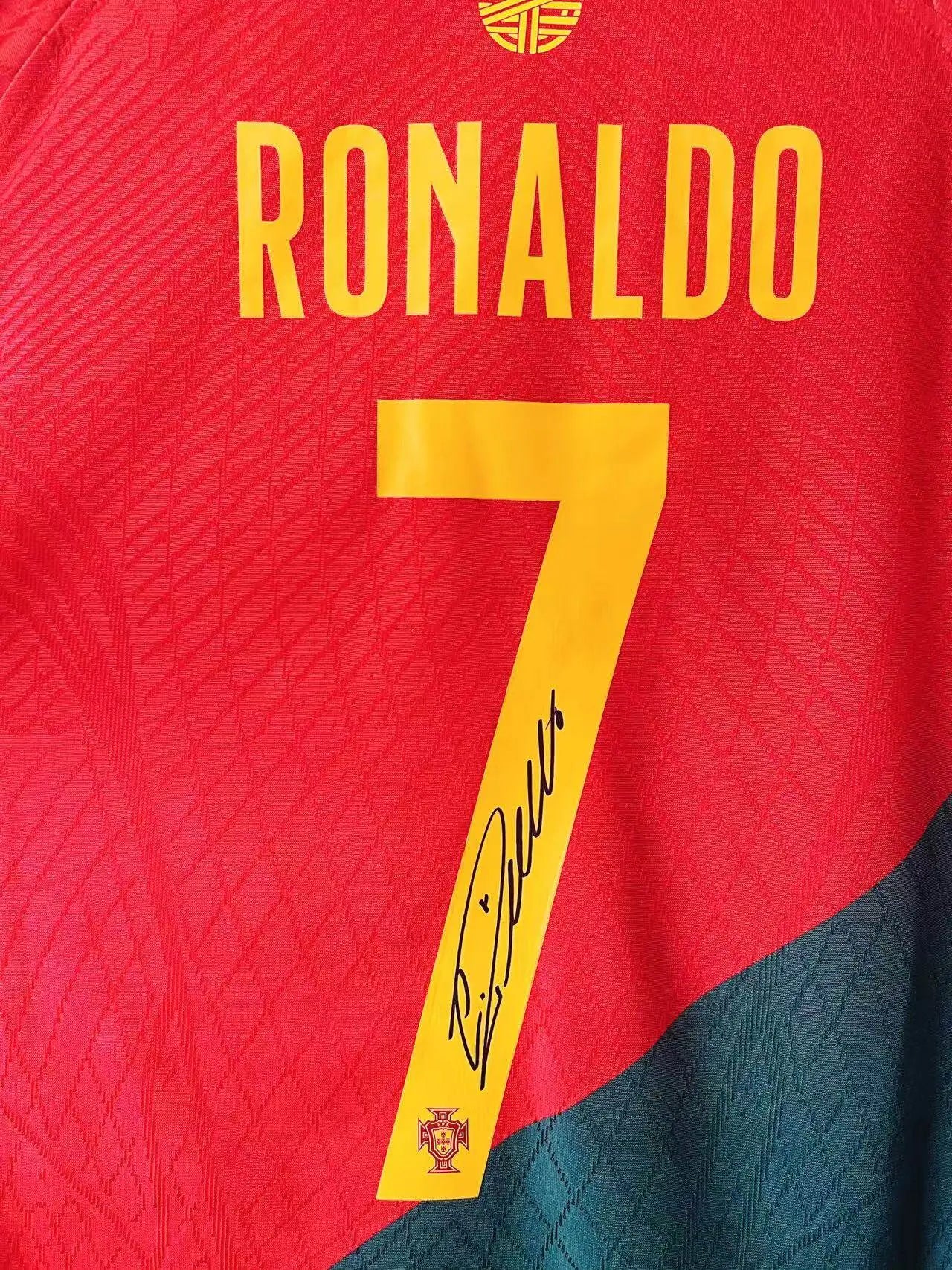 CRISTIANO RONALDO | PORTUGAL 2022 WORLD CUP HOME DISPLAY JERSEY | PRINTED SIGNATURE (SIZE L) Fan Signature Co.
